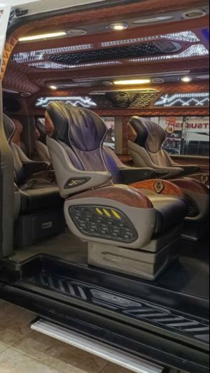 Xe Ford Transit Limousine 2018