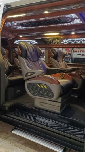 Xe Ford Transit Limousine 2018