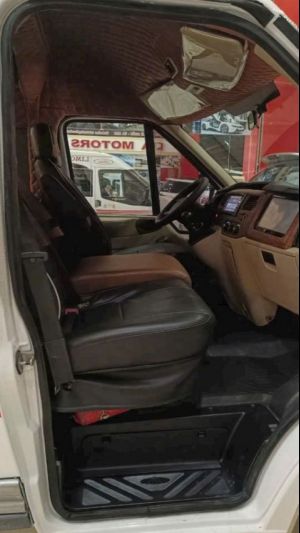 Xe Ford Transit Limousine 2018