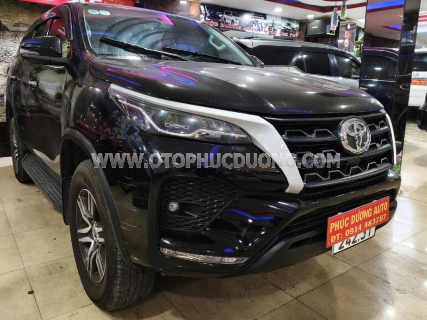 Toyota Fortuner 2.4G 4x2 MT 2021
