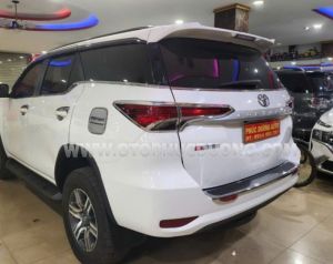 Xe Toyota Fortuner 2.4G 4x2 MT 2018