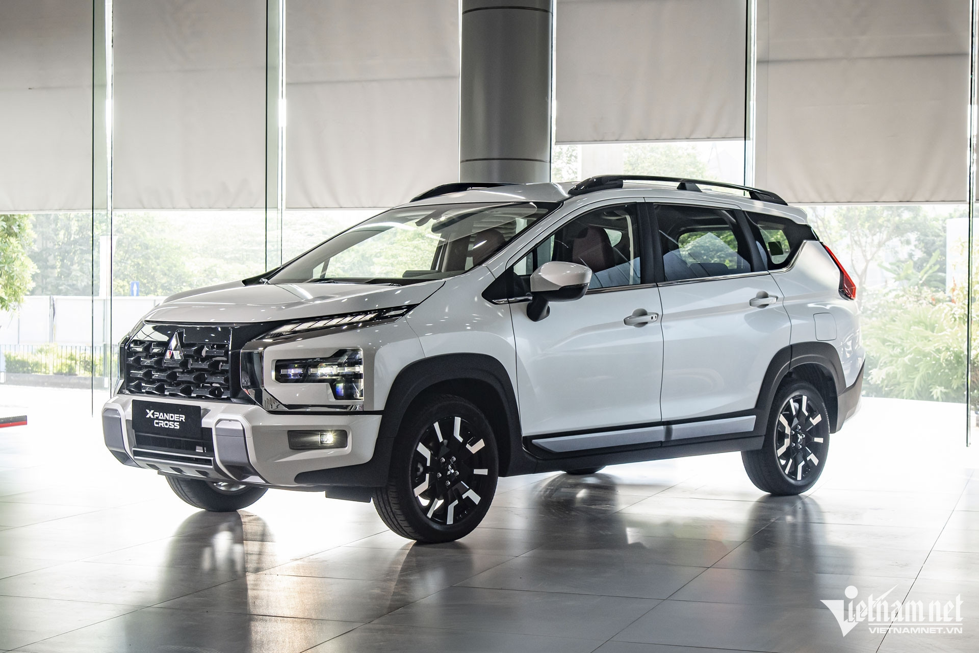 w-mitsubishi-xpander-cross-2025